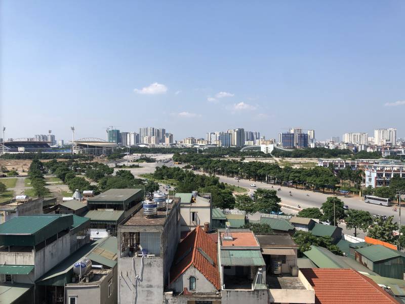 Từ nóc tầng 10 nhìn ra SVĐ và Quảng trường Mỹ Đình